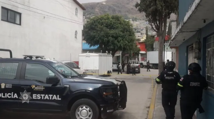 Hallan dos cuerpos envueltos en plástico en San Lucas Patoni