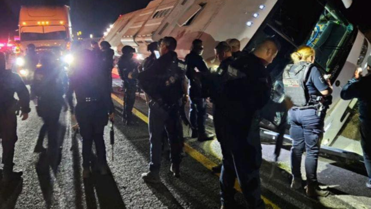 Autopista Maravatío-Atlacomulco Accidente de autobús deja diez heridos.png