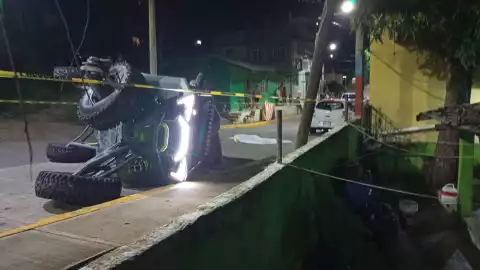 VIDEO: Una adolescente muere tras volcadura de su razer en Veracruz