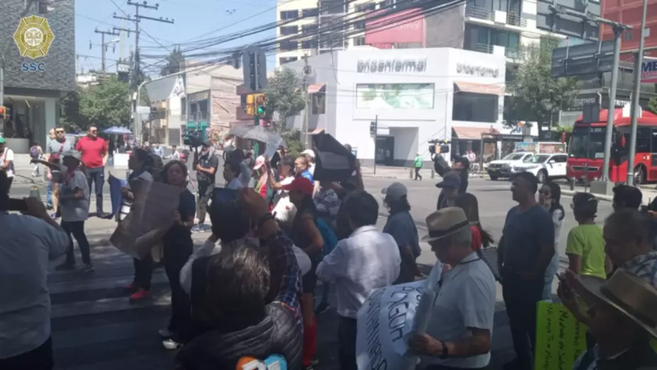 Calles-cerradas-en-CDMX-en-protesta-por-el-agua-con-olor-a-gasolina-en-Benito-Juárez