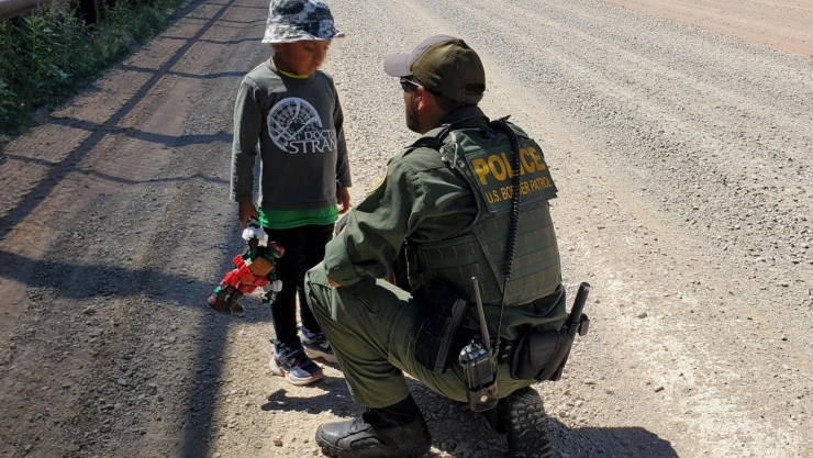 Nuevo México niño abandonado polleros.jpg