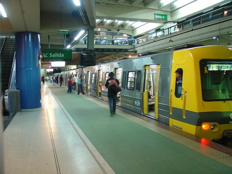 La comunidad del barrio de Flores desea que una estación del metro lleve el nombre de “Papa Francisco”.