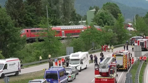 Muertos y heridos por accidente de tren que descarriló en Alemania.