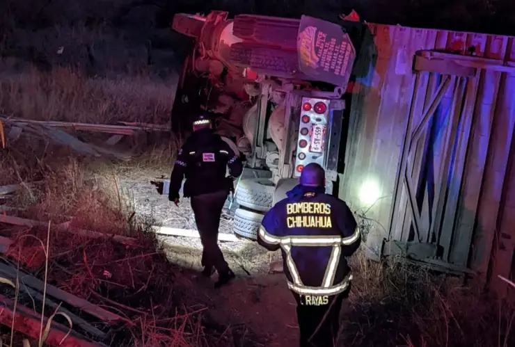 Muere tráiler en curvas del perico.
