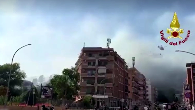 Se-registra-un-incendio-forestal-en-Roma-hay-evacuaciones