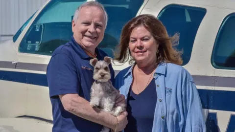 Un piloto y su esposa murieron en Texas tras declarar emergencia en vuel