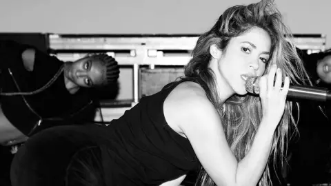 Shakira confiesa sentir vergüenza de sus canciones viejitas