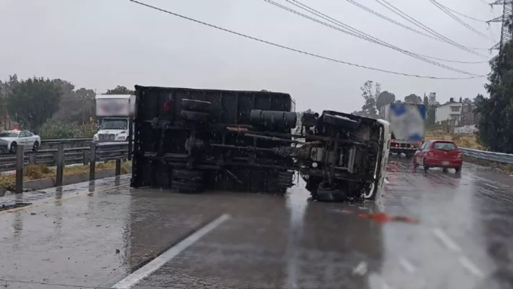 Carretera México-Querétaro: Accidente doble paraliza la autopista; reportan más de 12 horas de espera