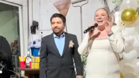 Pareja sorprende a sus invitados al cambiar una celebración de cumpleaños por su boda
