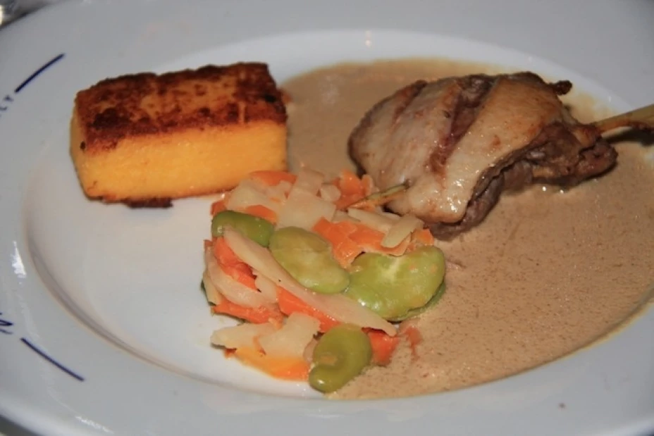 La madrugada del domingo varias personas con síntomas de intoxicación comenzaron a llegar a las áreas de Urgencias de las clínicas del IMSS, ISSSTE y del Hospital Regional Universitario