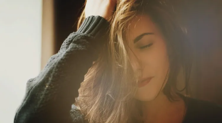 /estilo-de-vida/como-eliminar-frizz-cabello
