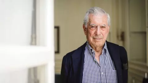 Mario Vargas Llosa es elegido integrante de la Academia francesa