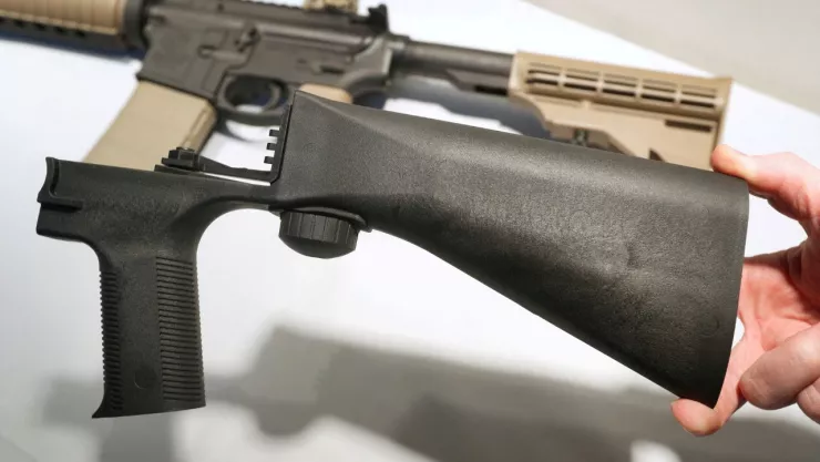 Video: Un hombre escuchó balazos, se asomó y terminó muerto