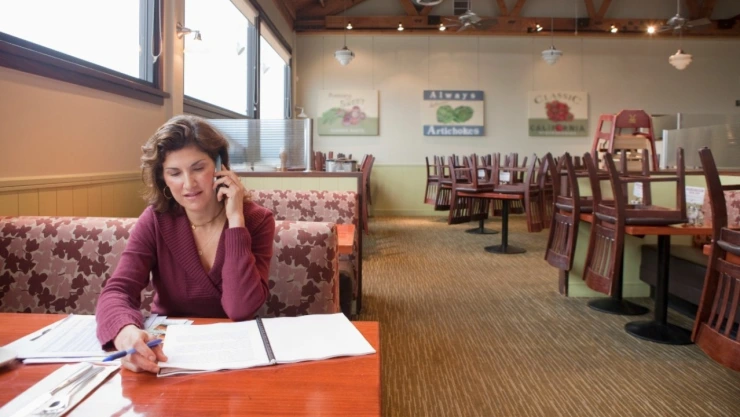 Por qué cierran los restaurantes en California