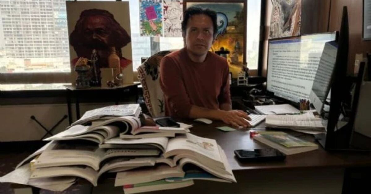 Gestión de Marx Arriaga en la SEP desata críticas por libros de texto y presunta ideologización