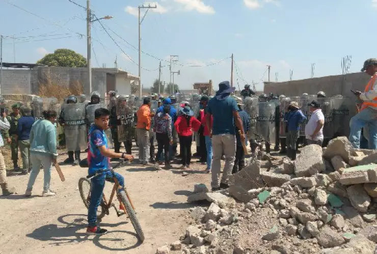 Pobladores y militares se enfrentan en inmediaciones del AIFA