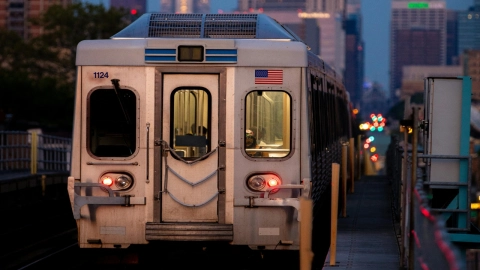 ¡Maniaco provocó momentos de horror! Hombre es incendiado en metro de Nueva York