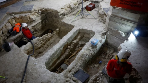 encuentran-tumbas-catedral-notre-dame