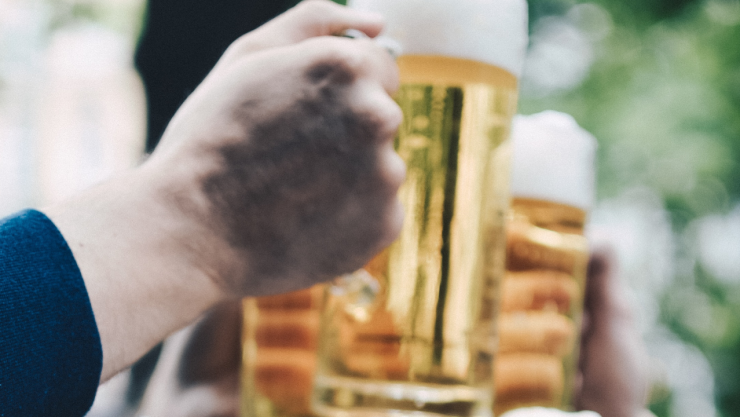 Consumir alcohol en vía pública