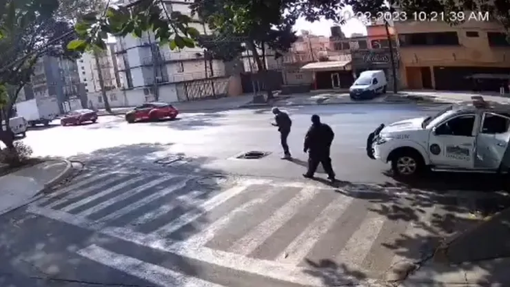 VIDEO Captan robo de coladeras en CDMX se presenta denuncia