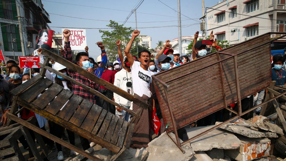 Protesta contra el golpe militar en Mandalay, Myanmar.jpg
