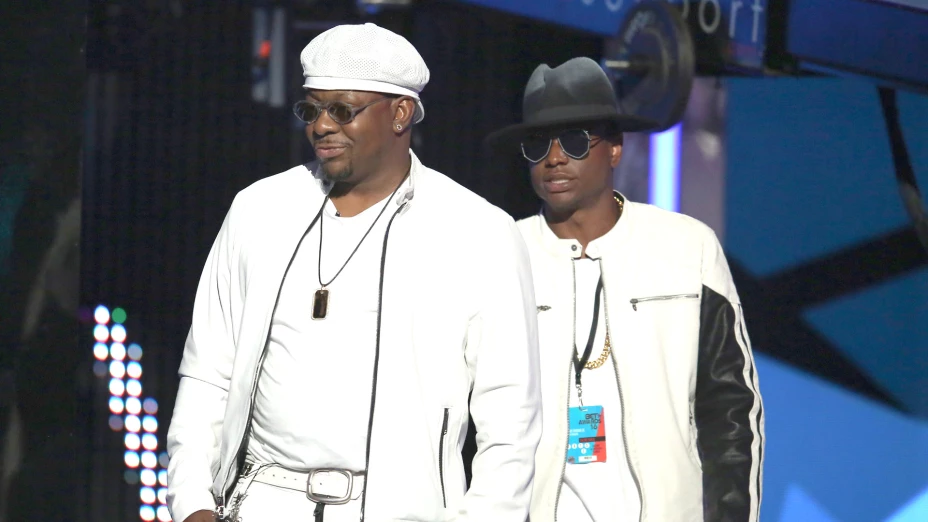 Bobby Brown, a la izquierda, y su hijo Bobby Brown Jr