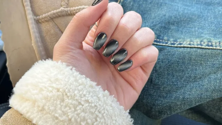 uñas grises