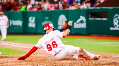 El Águila de Veracruz vence a los Pericos de Puebla