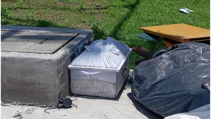 Hallan ataúd de bebé en basurero junto al Panteón Dolores, en CDMX
