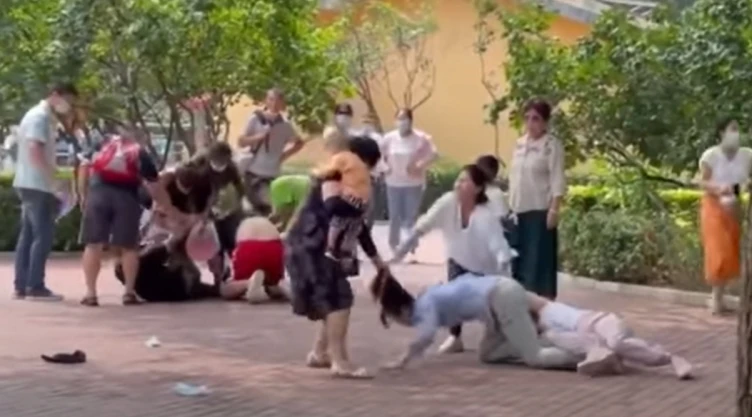 pelea-familias-zoologico-de-beijin.