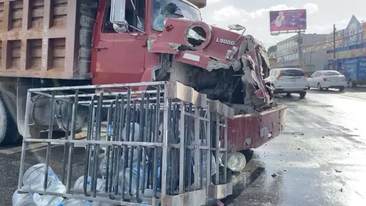 ¡PRECAUCIÓN! Se registró un FUERTE choque en Av. López Portillo en Cancún