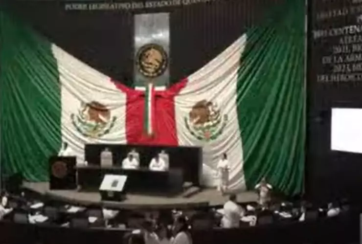 Entrega Mara Lezama glosa de su tercer informe de gobierno ante el Congreso de Quintana Roo
