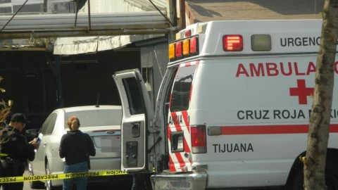 Disparan a una mujer y a un hombre en local de mariscos en Tijuana.