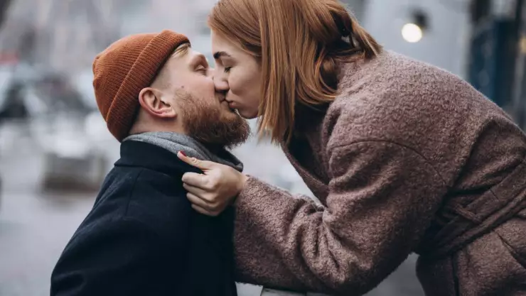 ¿Cuántos años le debo de llevar a mi pareja?