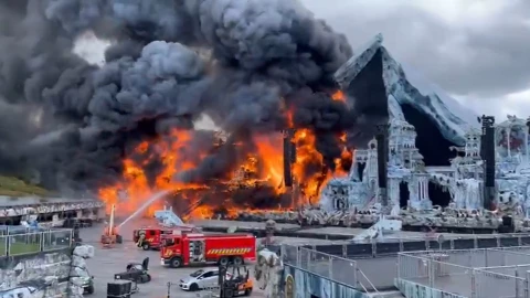 Incendio escenario principal Tomorrowland 16 julio 2025.jpg