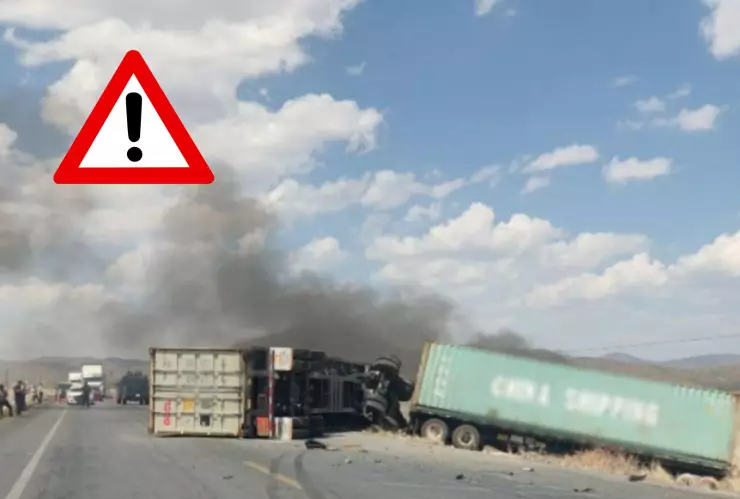 Tráiler provoca accidente en la carretera Zacatecas–Saltillo; hay una mujer muerta y dos heridos