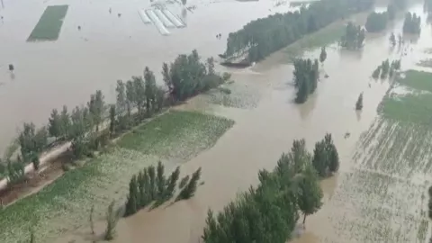 China se prepara para llegada del tifón In-Fa.