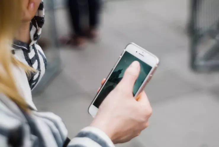 influencer con vertigo digital