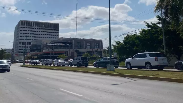 Se registra tráfico muy pesado HOY, 6 de marzo de 2025, en la Av. Bonampak de Cancún.jpg