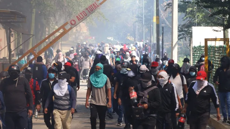 Marcha en Chilpancingo: Normalistas de Ayotzinapa protestan por la muerte de Yanqui Kothan por policías