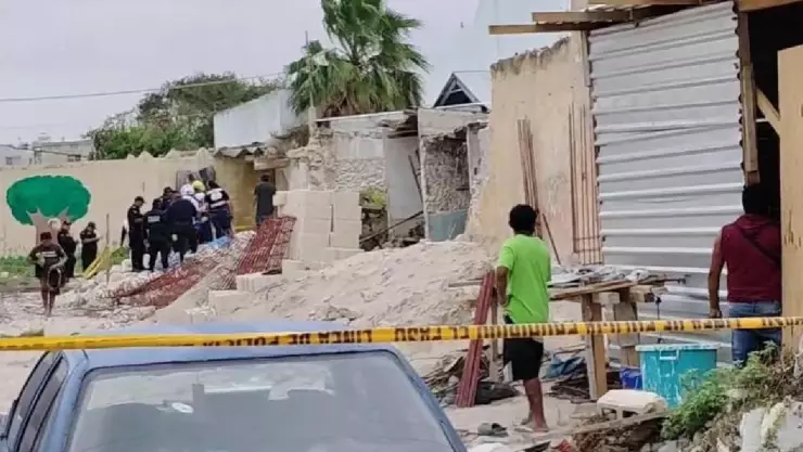 Hombre queda atrapado entre escombros tras colapso de un techo en Progreso