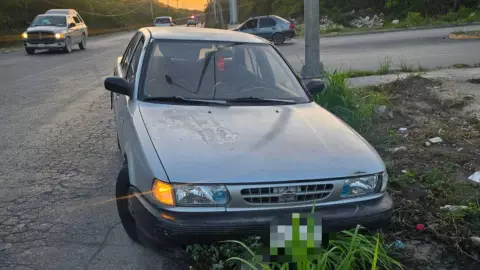 ¡Conductor salió huyendo! Se registra accidente en Av. Arco Norte en Cancún esta mañana.jpg