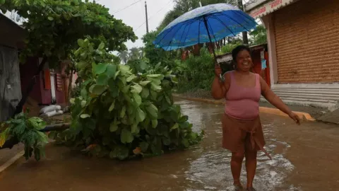 Tormenta tropical Lorena podría intensificarse a huracán categoría 1
