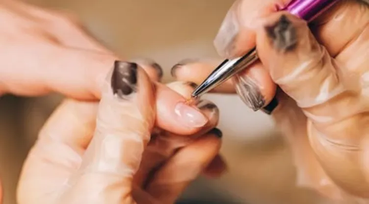 Conoce cuál es el color de uñas que está en tendencia esta primavera de 2026
