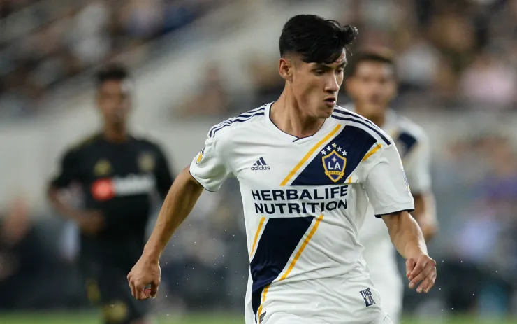 El jugador mexicano Uriel Antuna en un partido con el LA Galaxy contra el LAFC. Imagen: Reuters