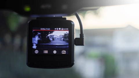 Instal&oacute; c&aacute;maras por un robo de auto y tuvo otro problema