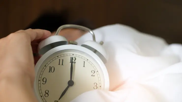 Dormir menos de 6 horas