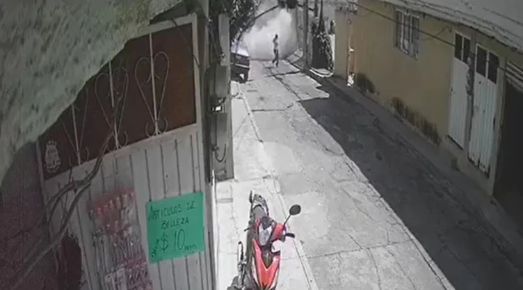 Volcadura camión Naucalpan: Captan momento exacto del accidente de torton en San Mateo Nopala 8 de marzo 2025