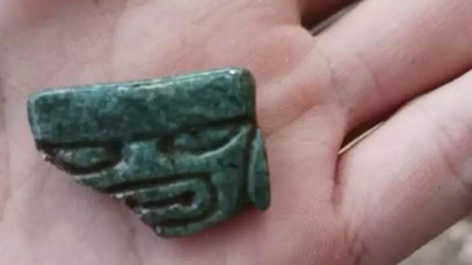 amlo-pieza-arqueologica (1).jpg