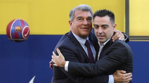 Joan Laporta y Xavi Hernández